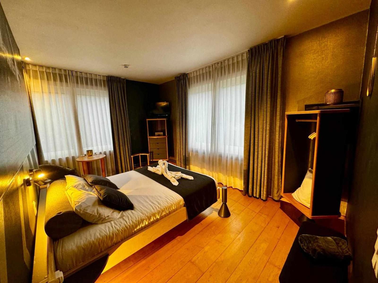 Hotel Val De Poix- Logis Hotel Restaurant Сент-Юбер Экстерьер фото